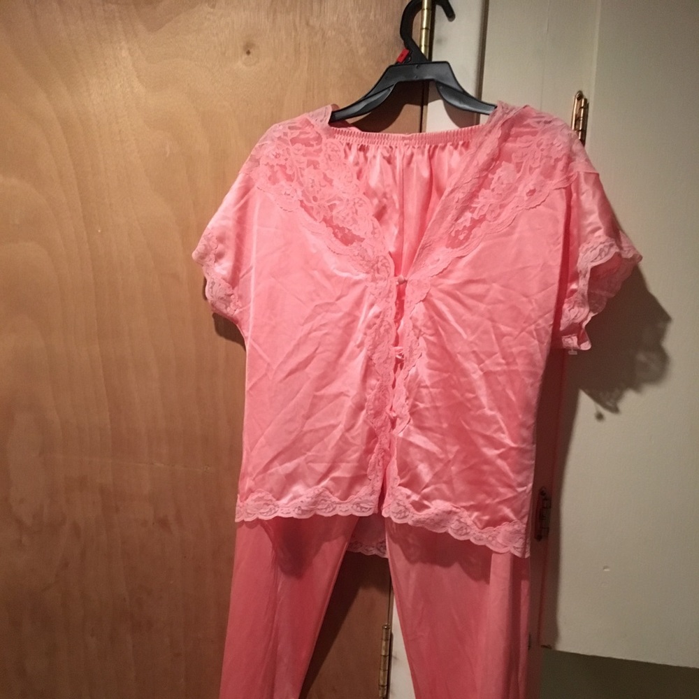 LORRAINE sleepwear